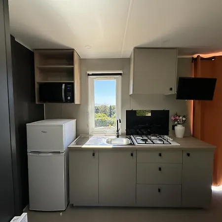 Dom wakacyjny Le Laurier, Mobil-home Climatise Avec Vue Sur *