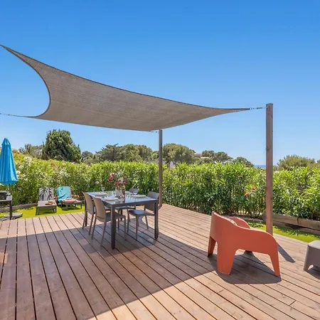 Dom wakacyjny Le Laurier, Mobil-home Climatise Avec Vue Sur