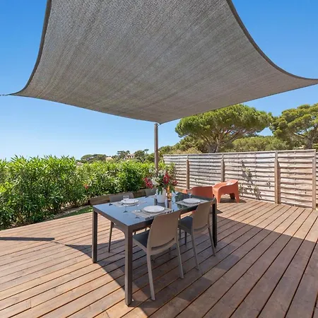Dom wakacyjny Le Laurier, Mobil-home Climatise Avec Vue Sur