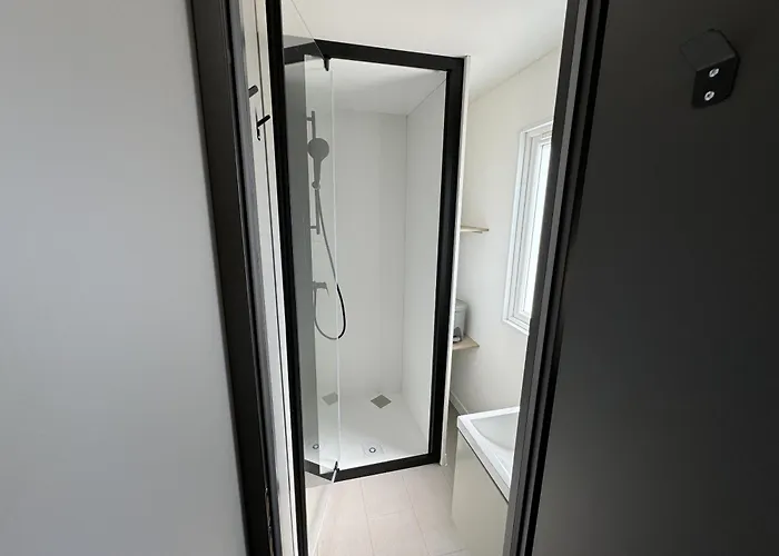 Le Laurier, Mobil-home Climatise Avec Vue Sur Σπίτι διακοπών Ιέρ